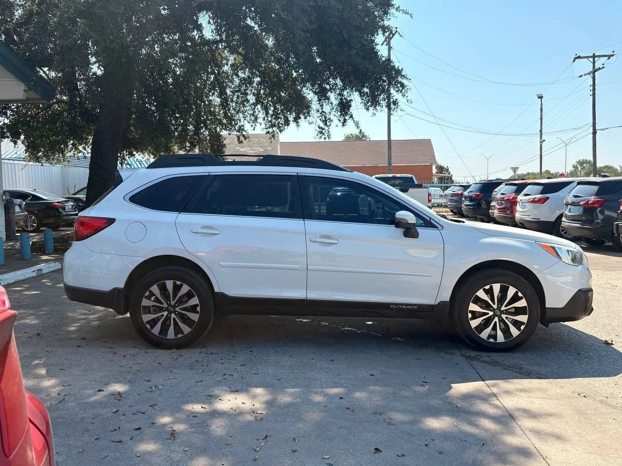 Used 2015 Subaru Outback 3.6R Limited AWD/4WD image 2