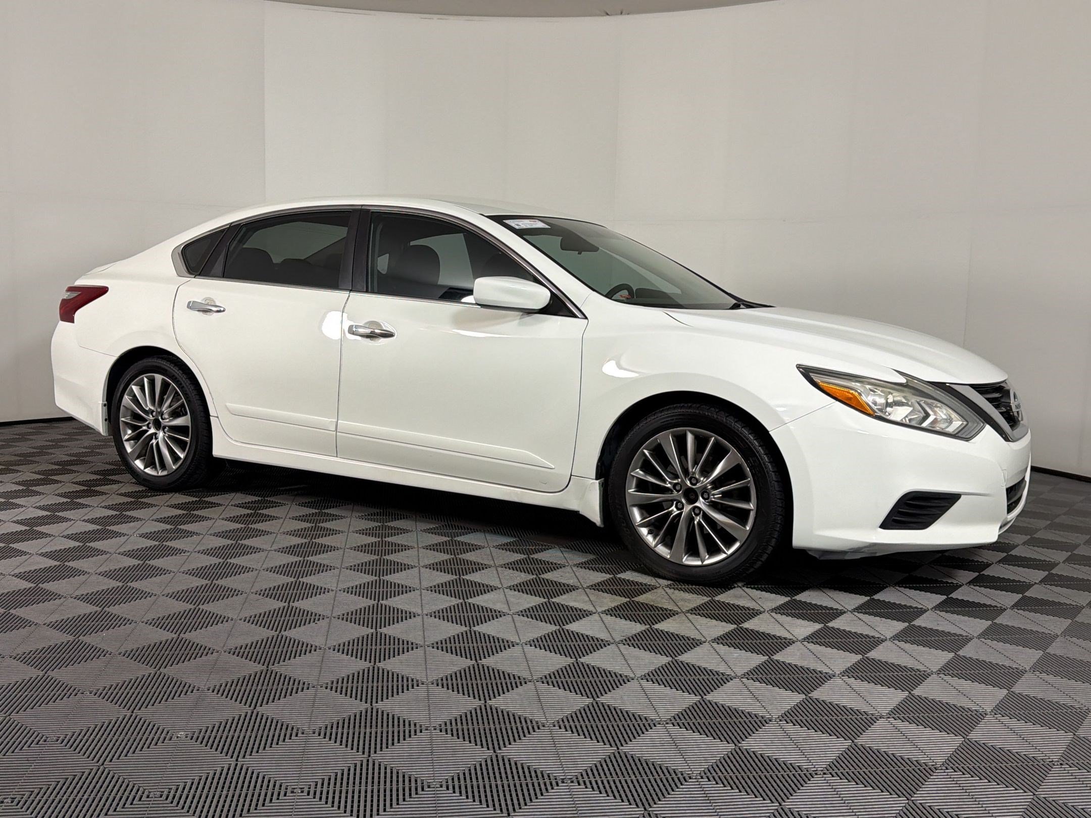Used 2018 Nissan Altima 2.5 S FWD image 6