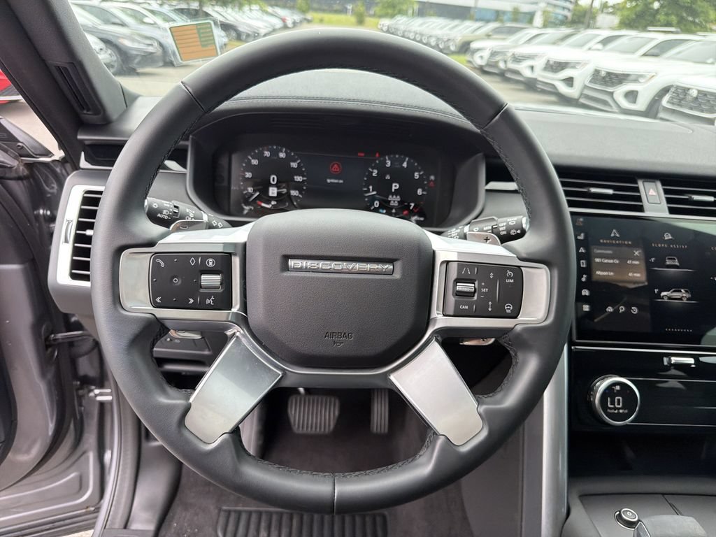 Used 2025 Land Rover Discovery S AWD/4WD image 22