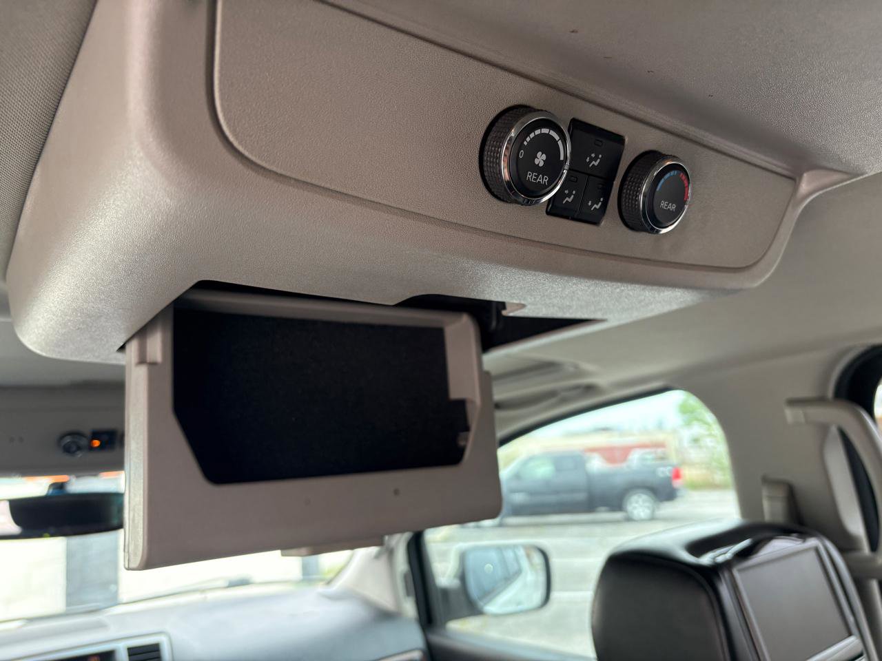 Used 2015 Nissan Armada Platinum RWD image 15