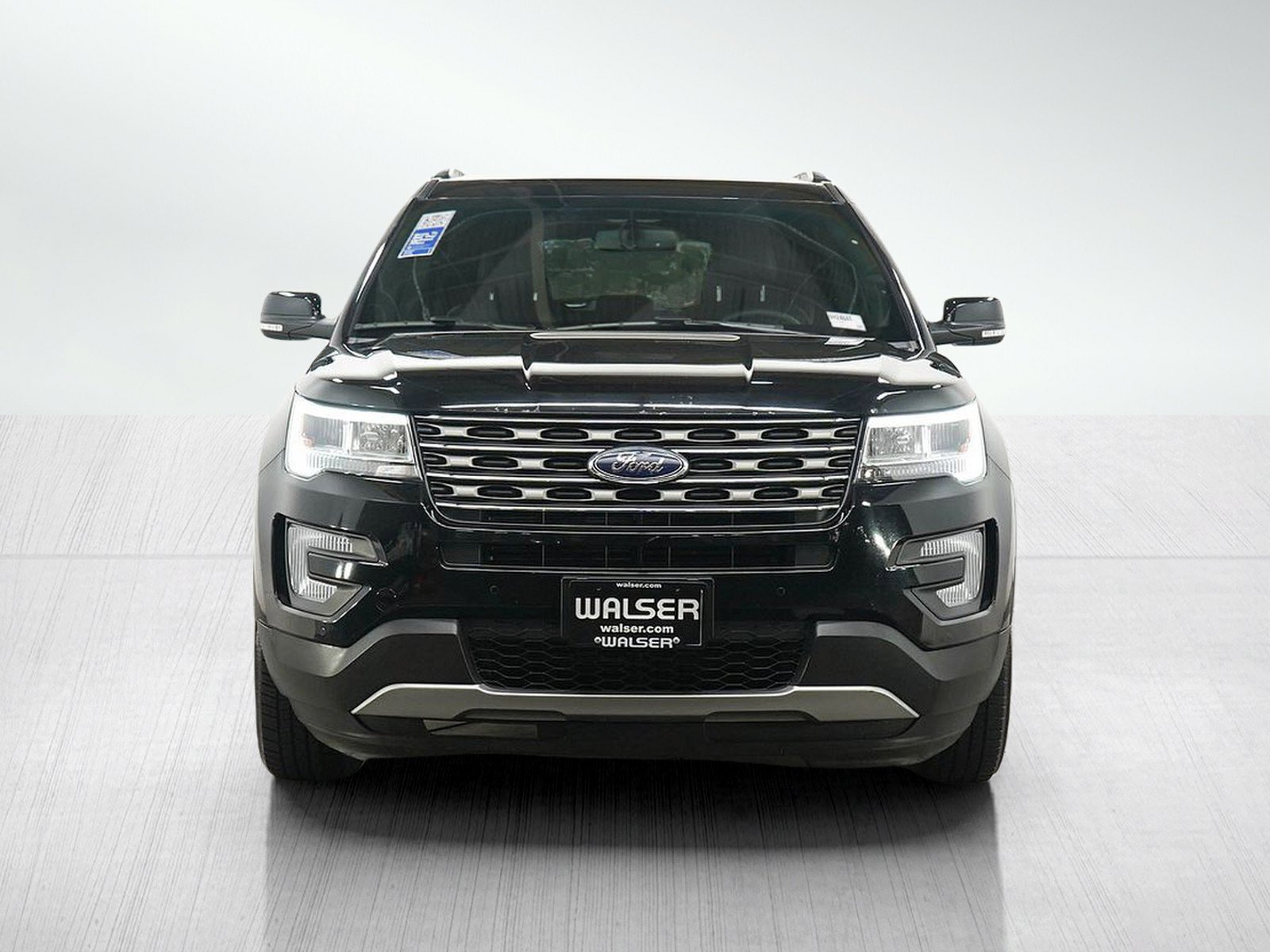 Used 2017 Ford Explorer XLT w/ Equipment Group 202A AWD/4WD image 8