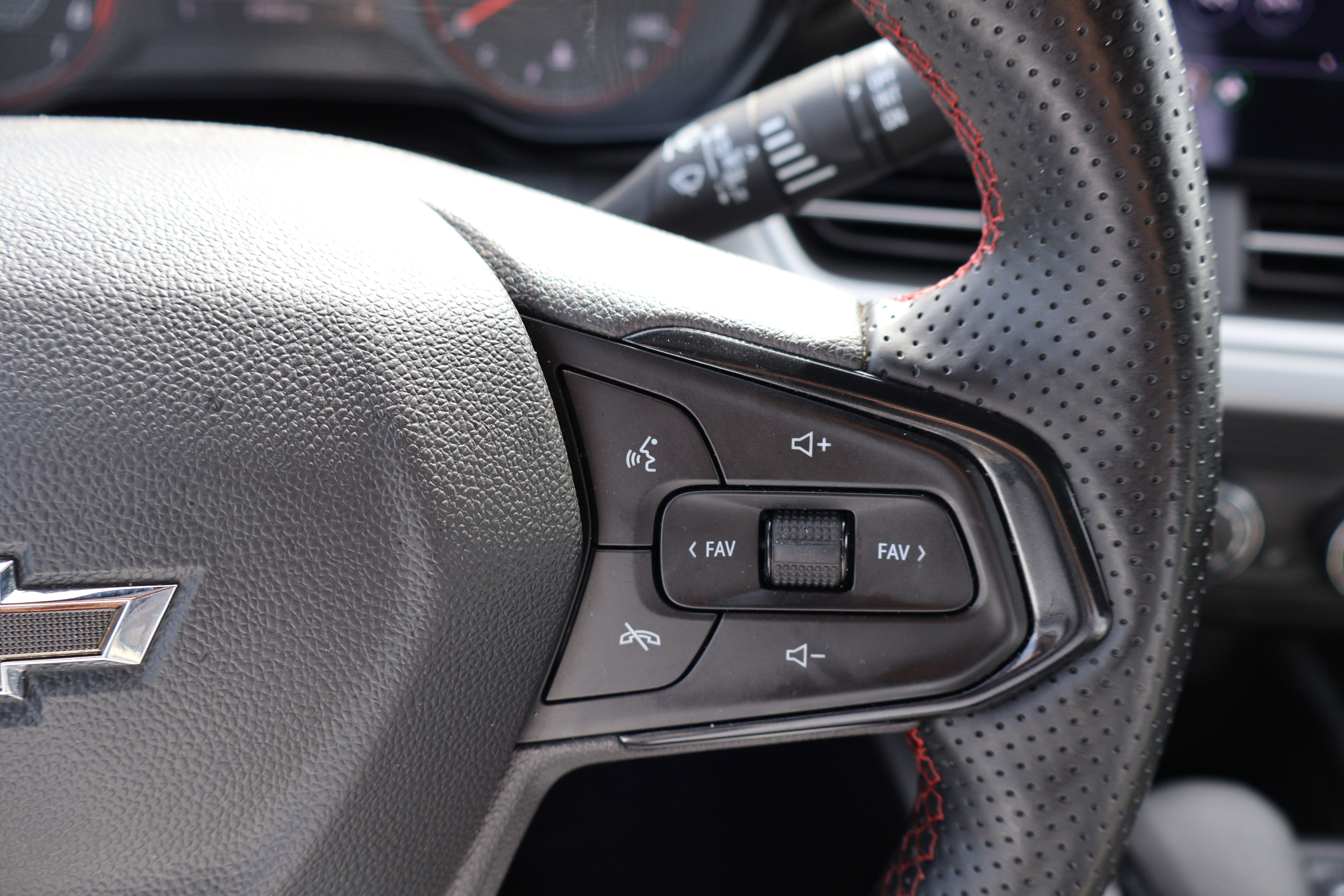 Used 2024 Chevrolet Trax RS w/ Driver Confidence Package image 31