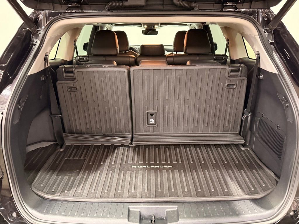 Used 2020 Toyota Highlander XLE image 13