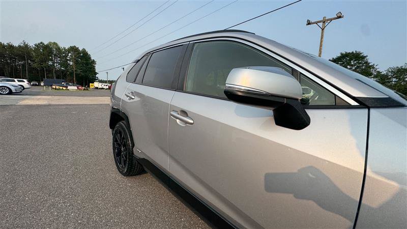 Used 2022 Toyota RAV4 SE w/ SE Grade Weather Package AWD/4WD image 19