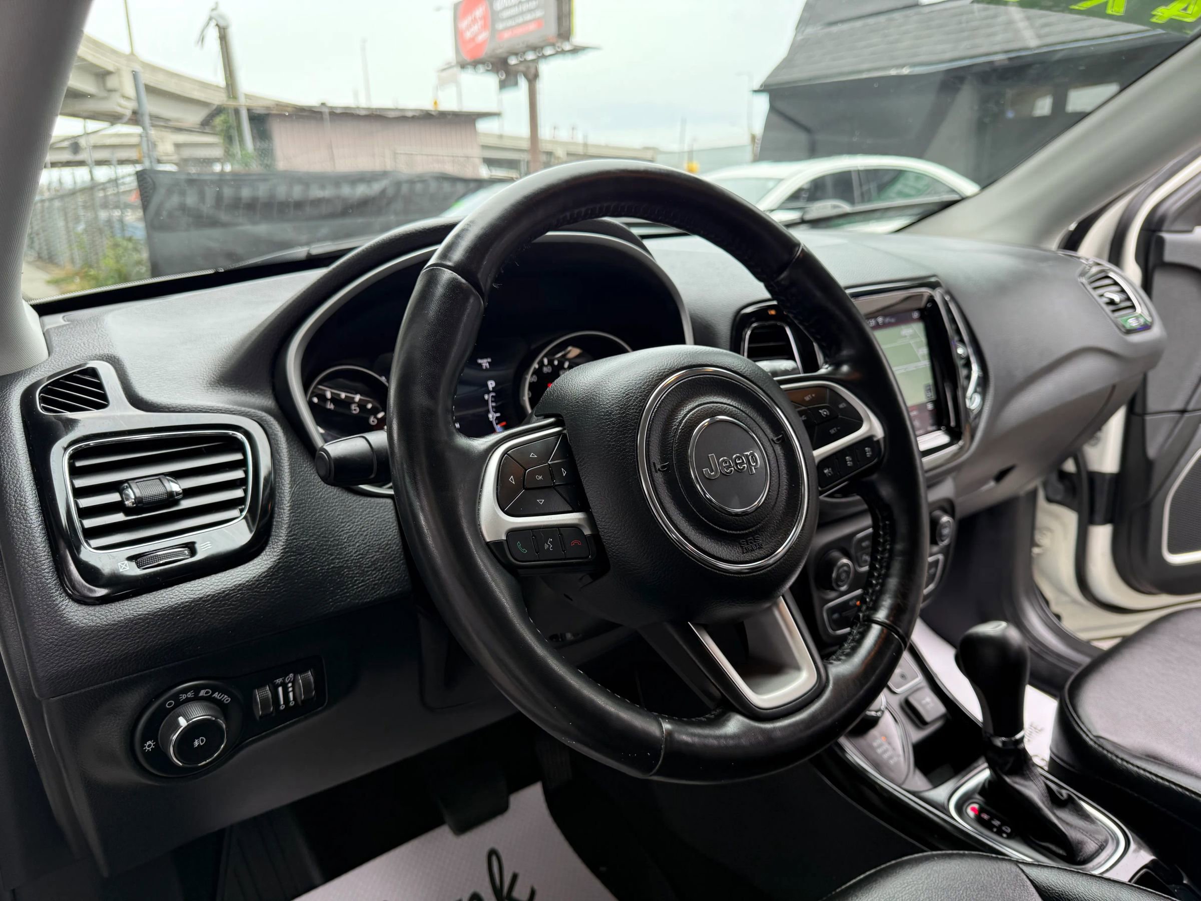 Used 2019 Jeep Compass Latitude image 9
