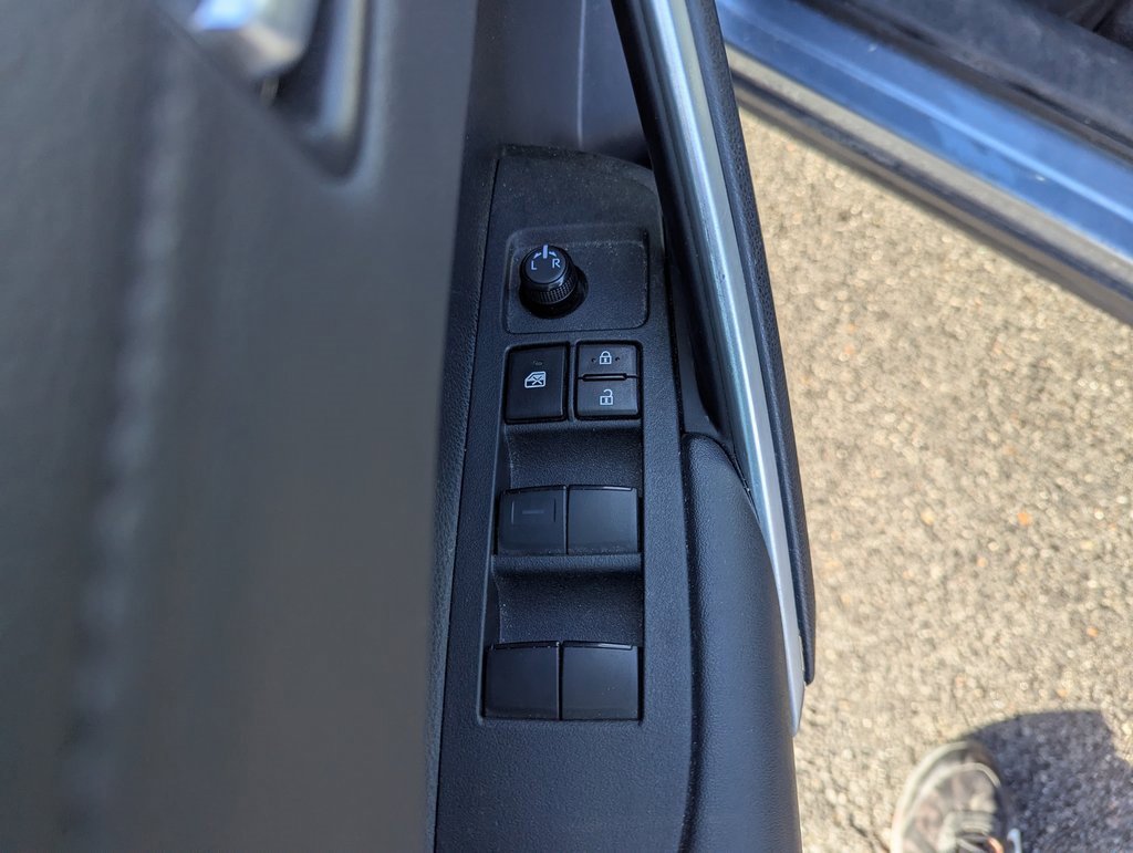 Used 2023 Toyota Corolla Cross XSE image 14