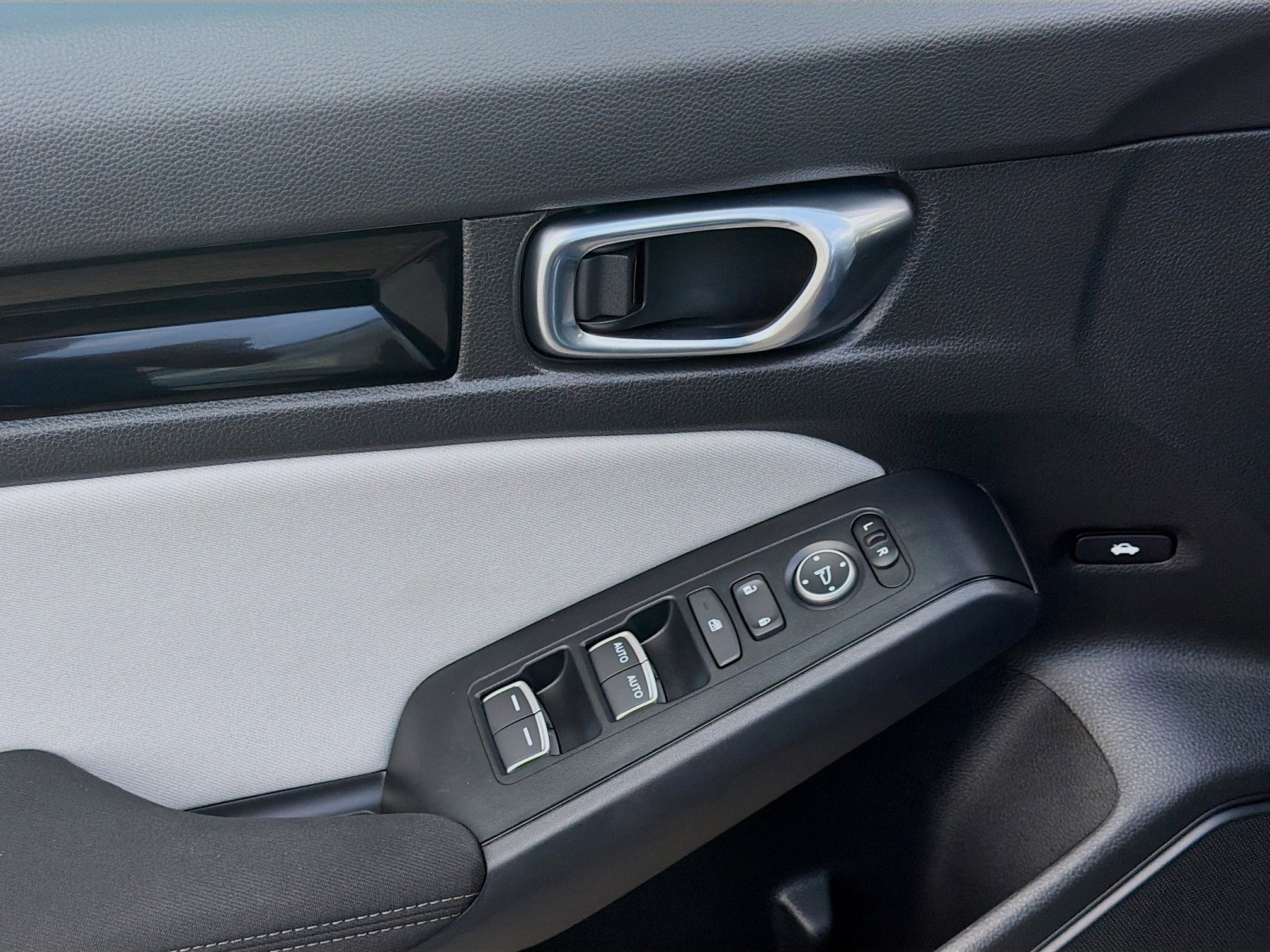 Used 2025 Honda Civic Sport image 16