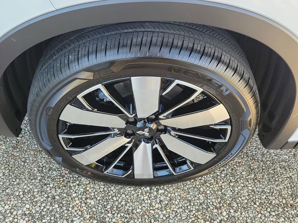 New 2025 Mitsubishi Outlander SE image 8