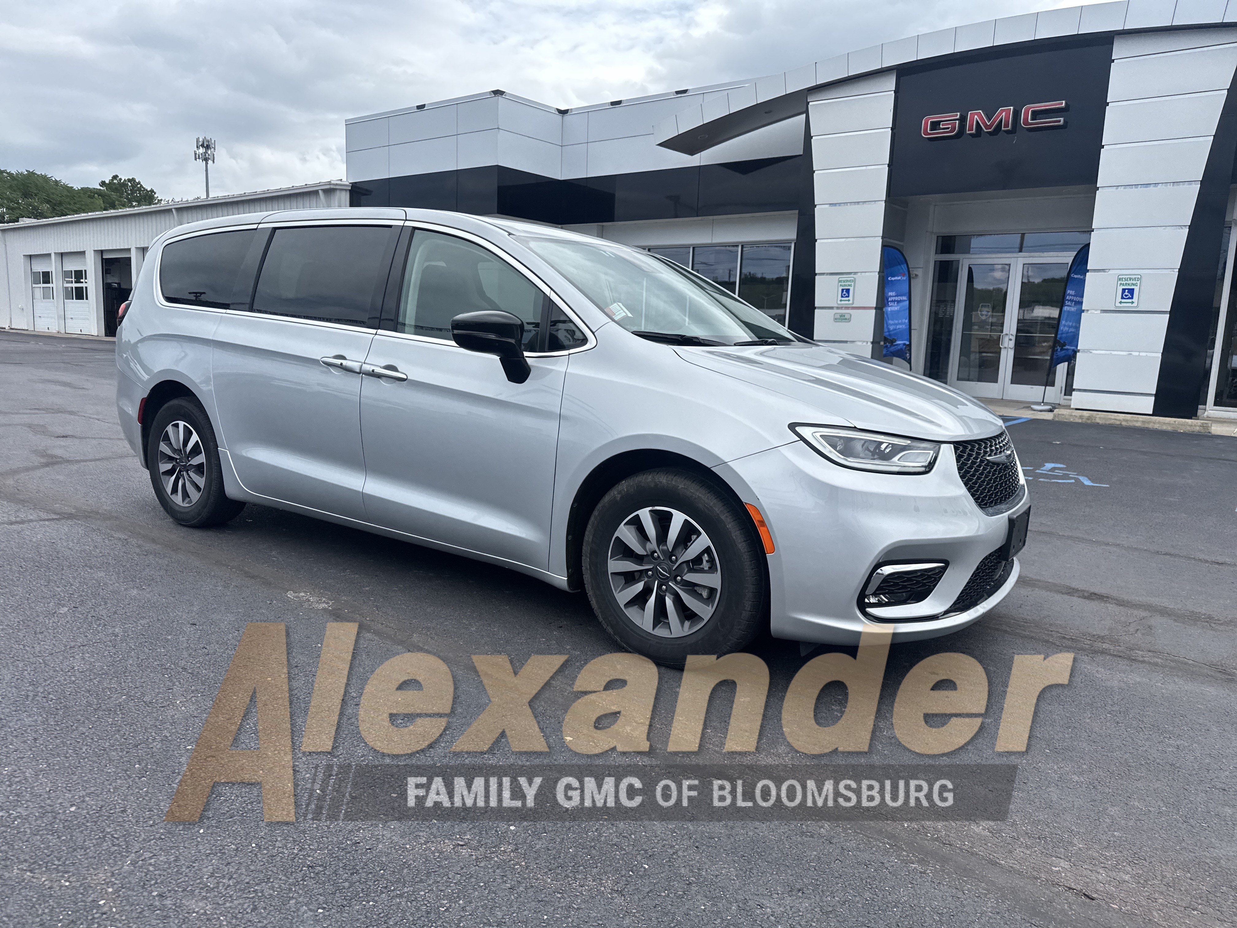 Used 2024 Chrysler Pacifica Limited