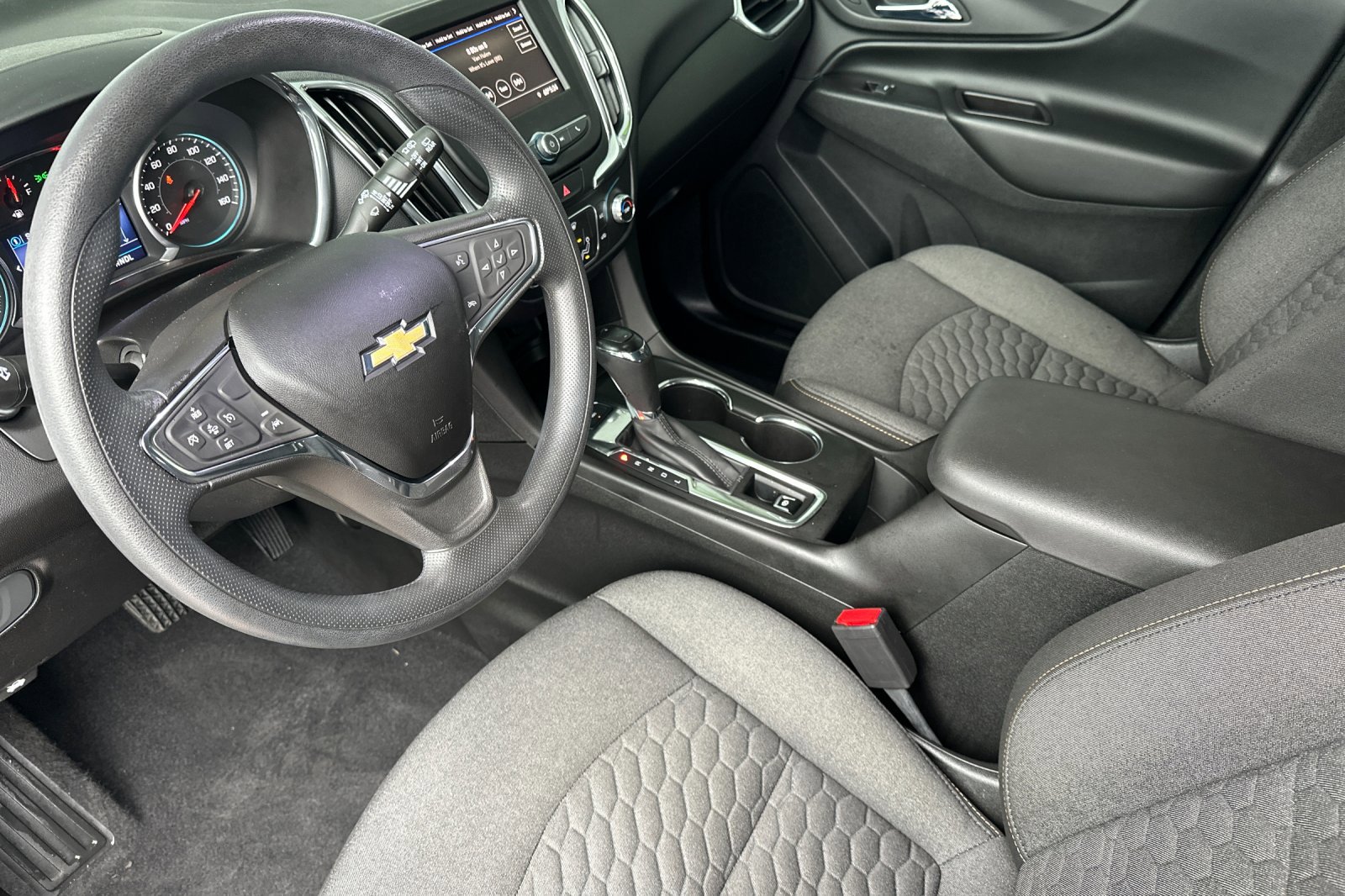 Used 2020 Chevrolet Equinox LT w/ LPO, Floor Liner Package image 10