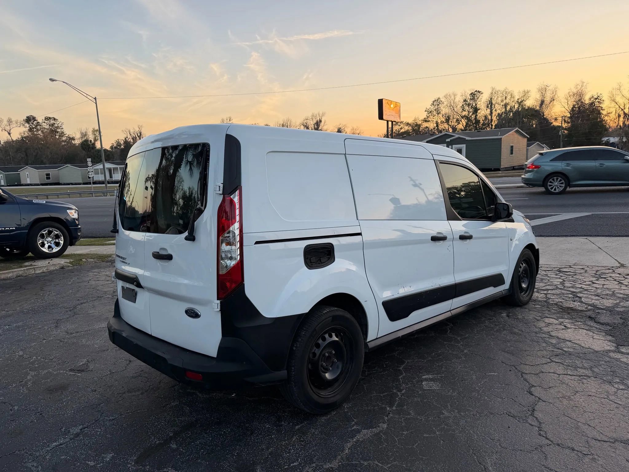 Used 2020 Ford Transit Connect XL image 5