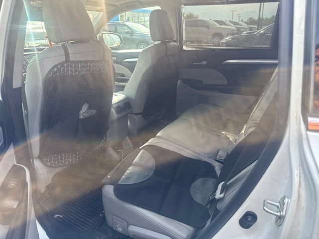 Used 2018 Toyota Highlander XLE AWD/4WD image 6