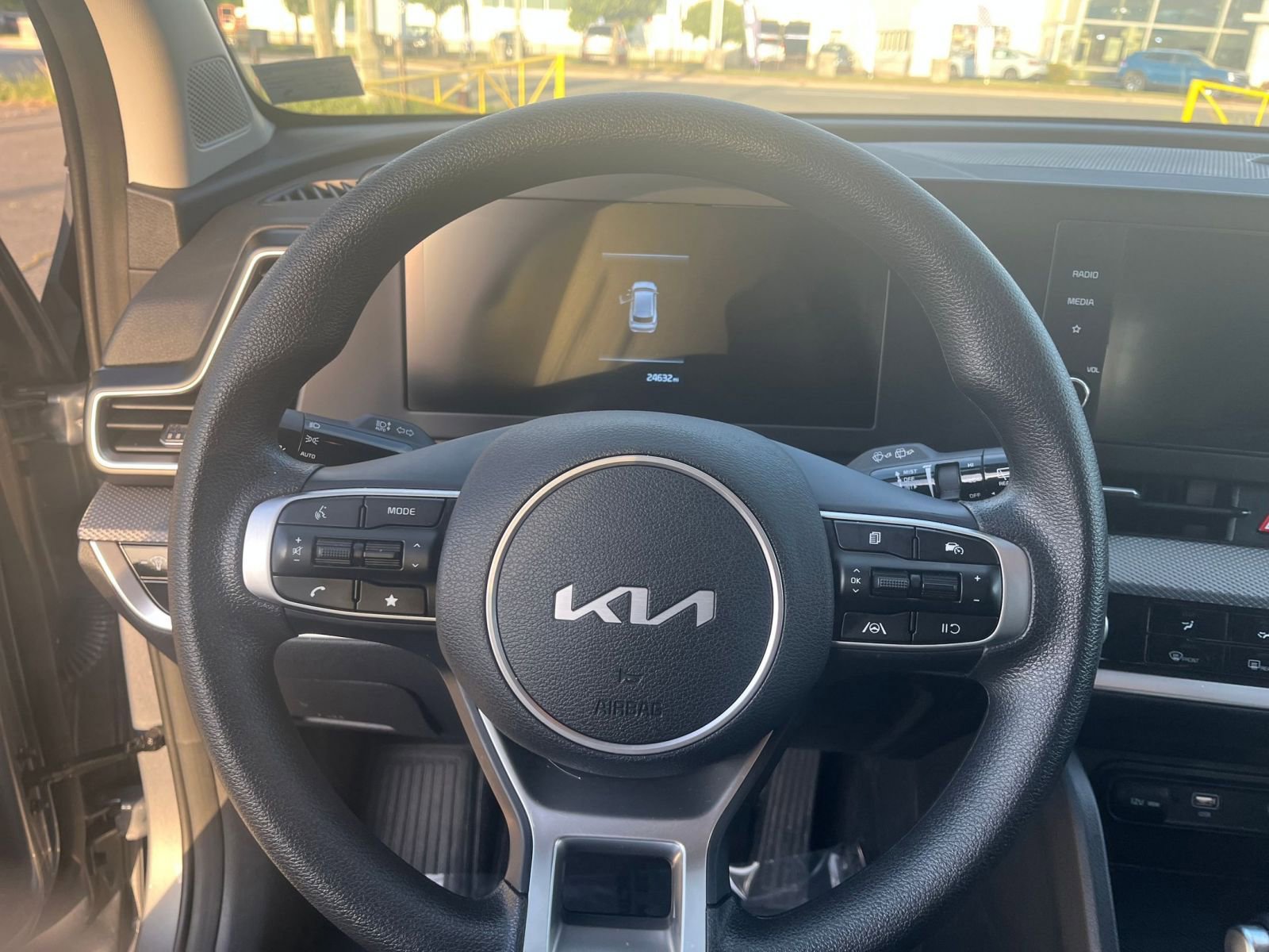 Used 2025 Kia Sportage LX FWD image 27