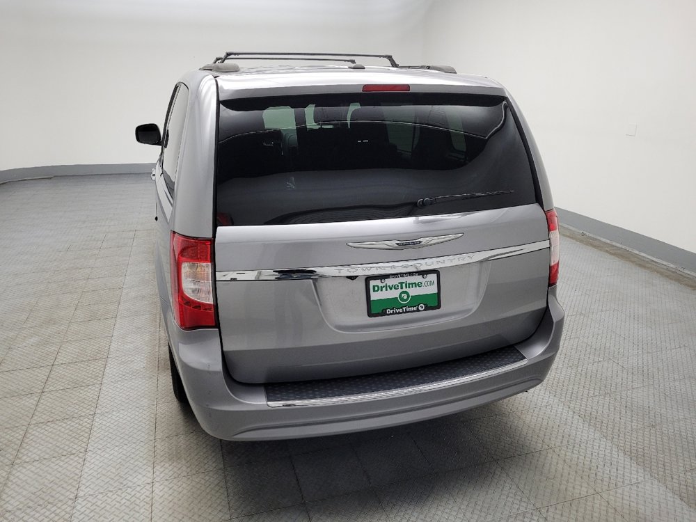 Used 2016 Chrysler Town & Country Touring w/ Driver Convenience Group FWD image 6