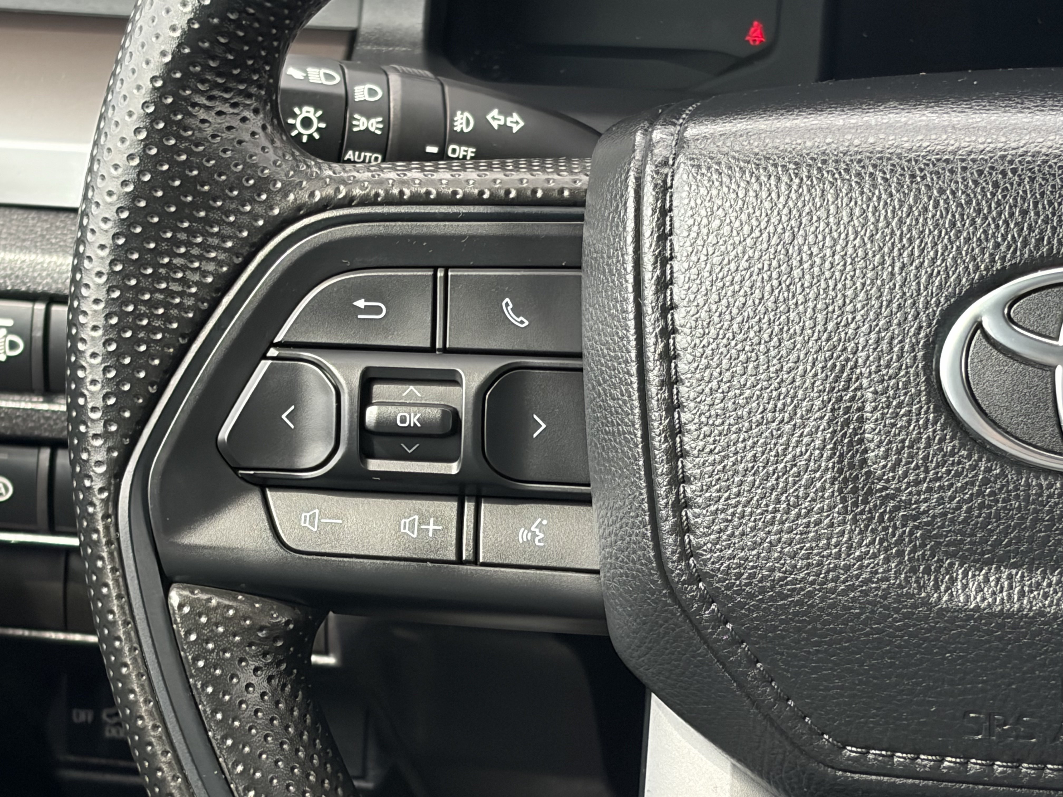 Certified 2024 Toyota Tacoma SR5 AWD/4WD image 18