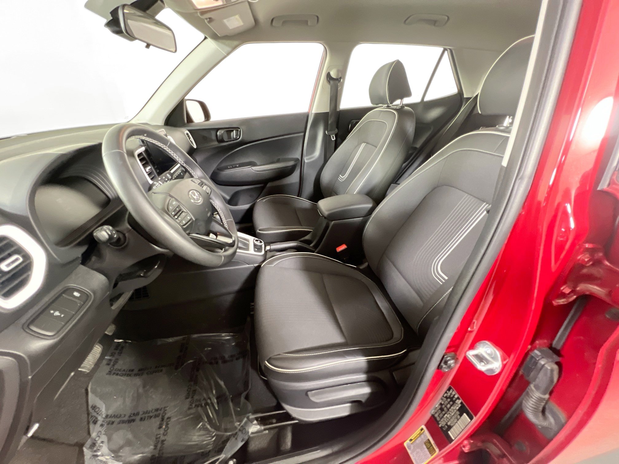 Used 2023 Hyundai Venue Limited FWD image 21