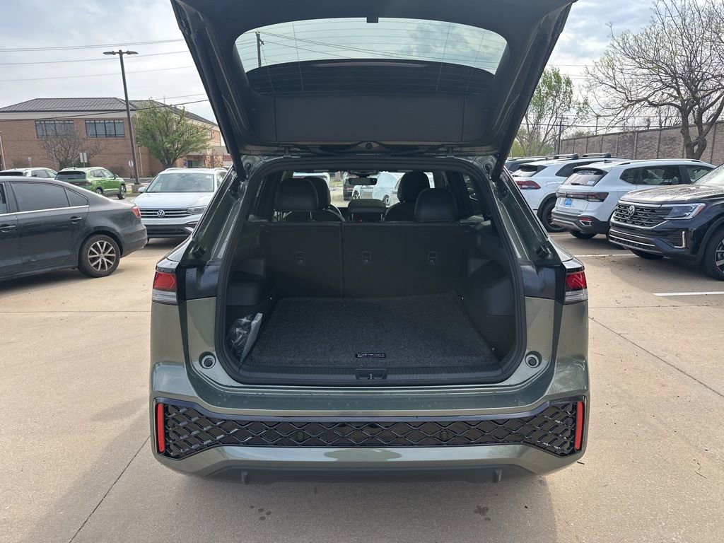New 2026 Volkswagen Tiguan SE R-Line AWD/4WD image 17