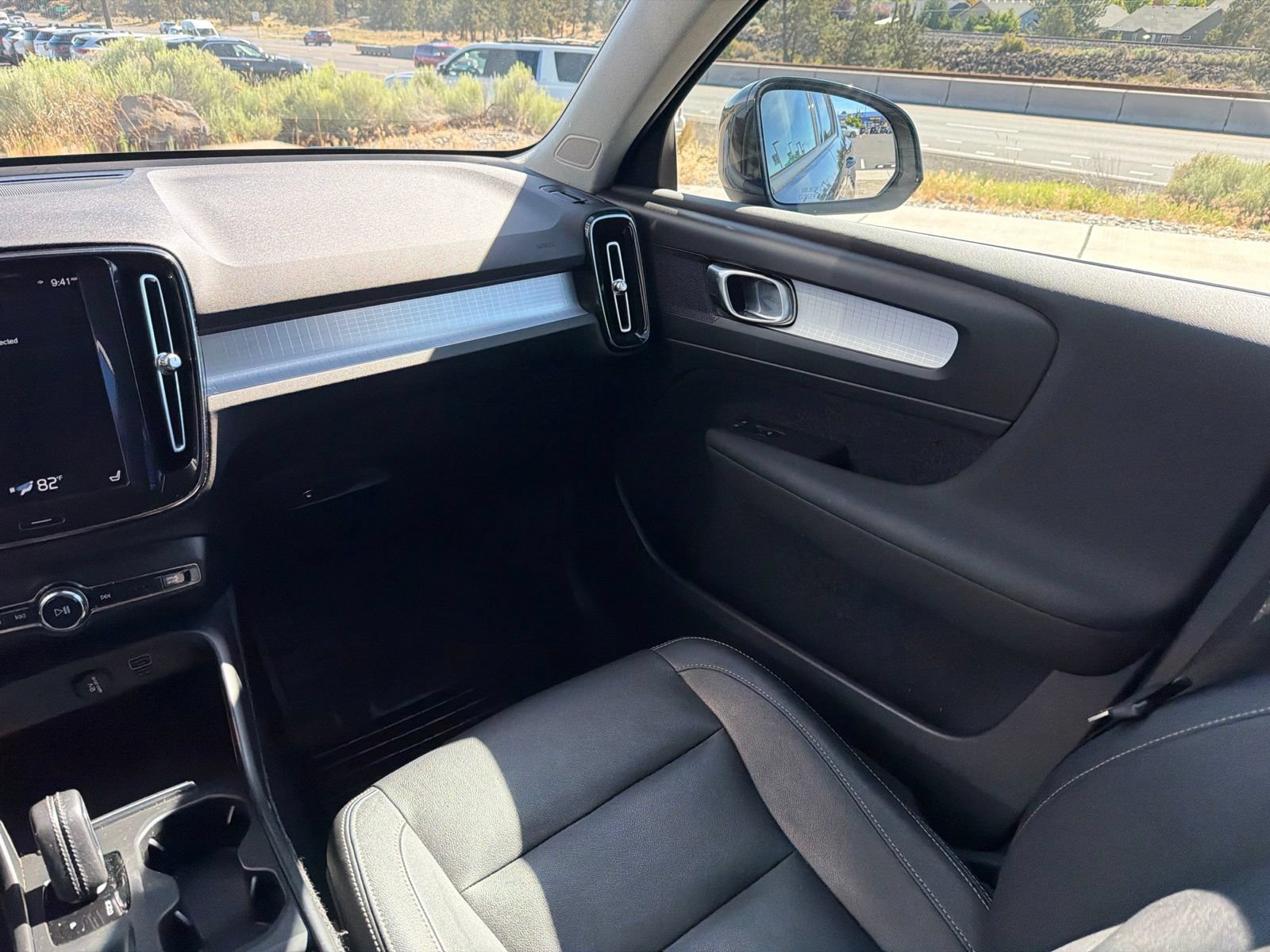 Used 2020 Volvo XC40 T5 Momentum w/ Protection Package Premier AWD/4WD image 13