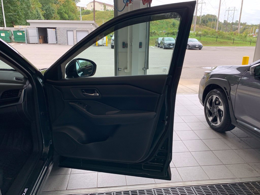 Used 2026 Nissan Rogue Dark Armor AWD/4WD image 23
