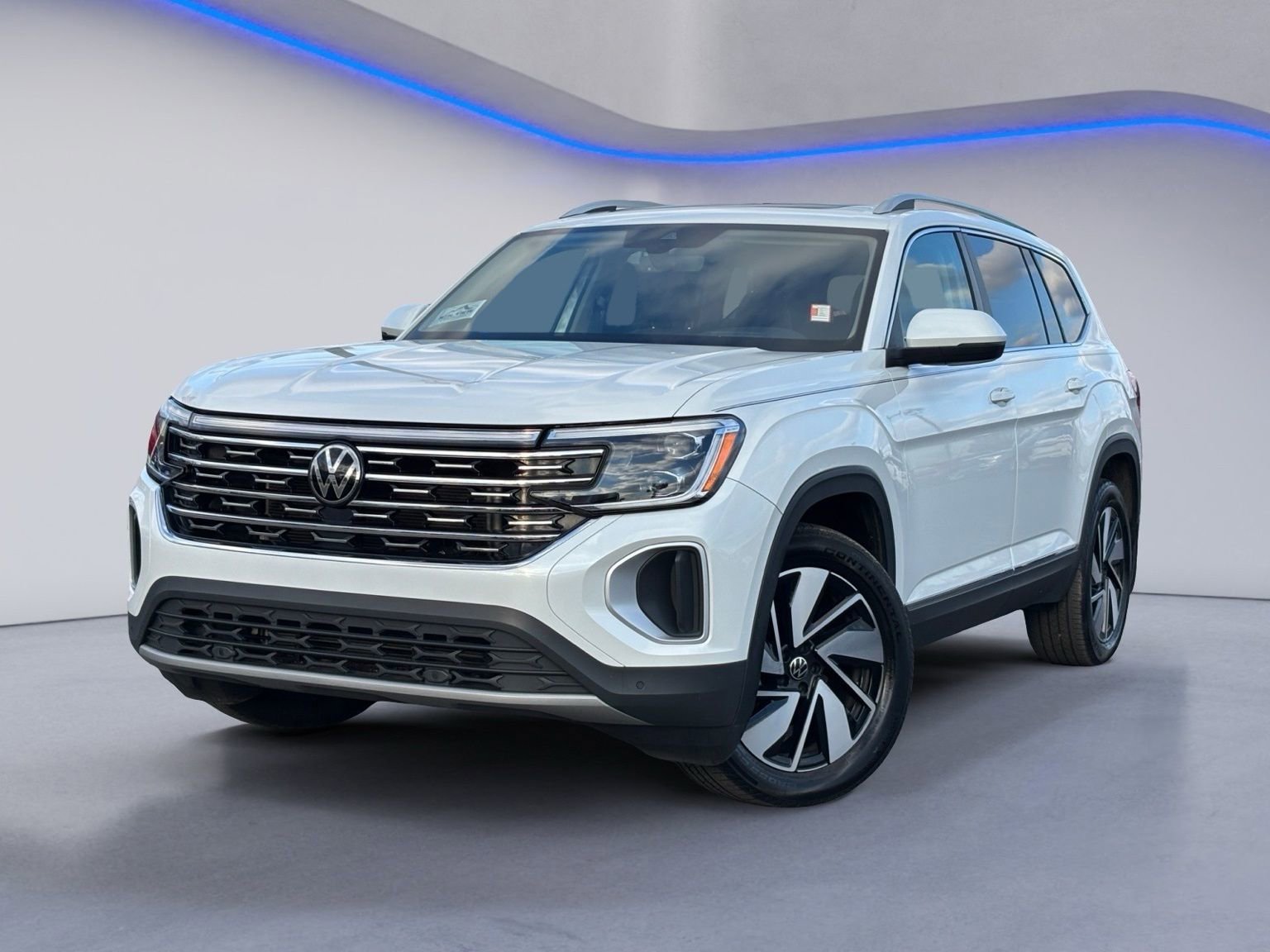 Used 2024 Volkswagen Atlas SEL image 2