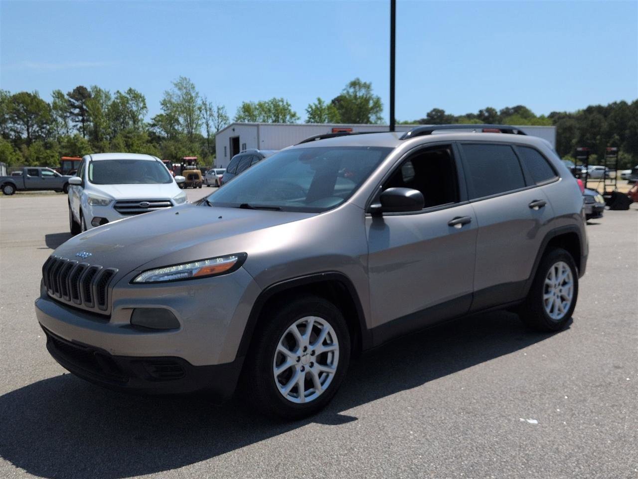 Used 2017 Jeep Cherokee Sport FWD image 7