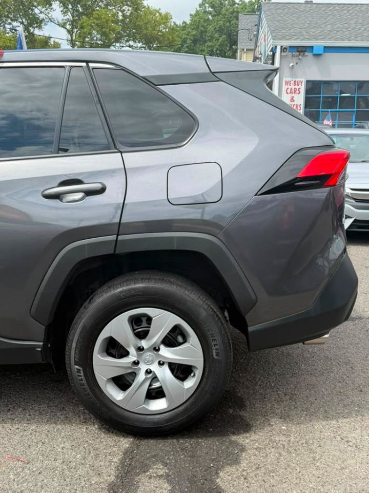 Used 2022 Toyota RAV4 LE AWD/4WD image 17