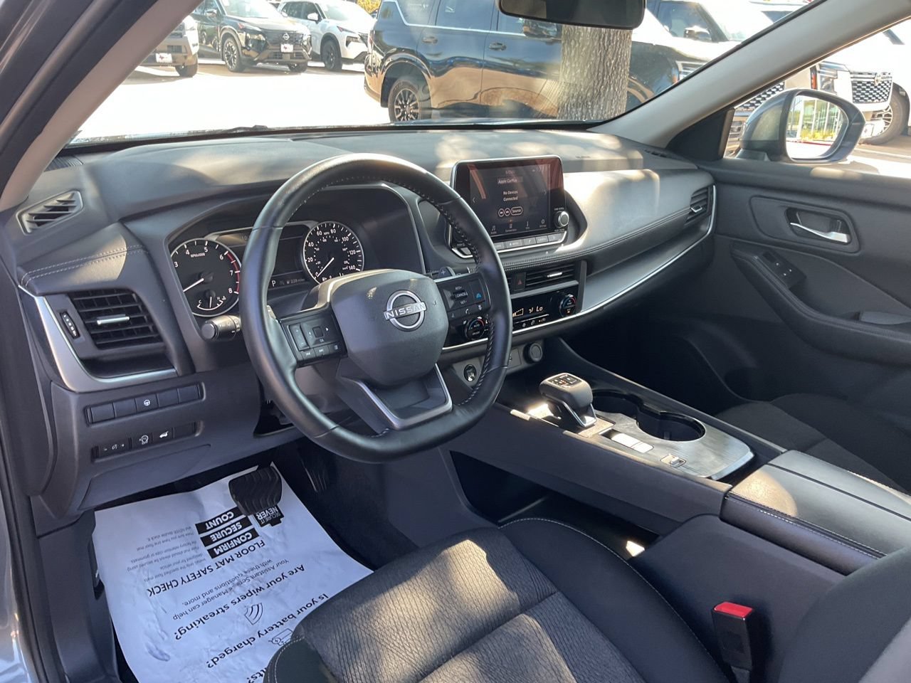 Used 2025 Nissan Rogue SV FWD image 12