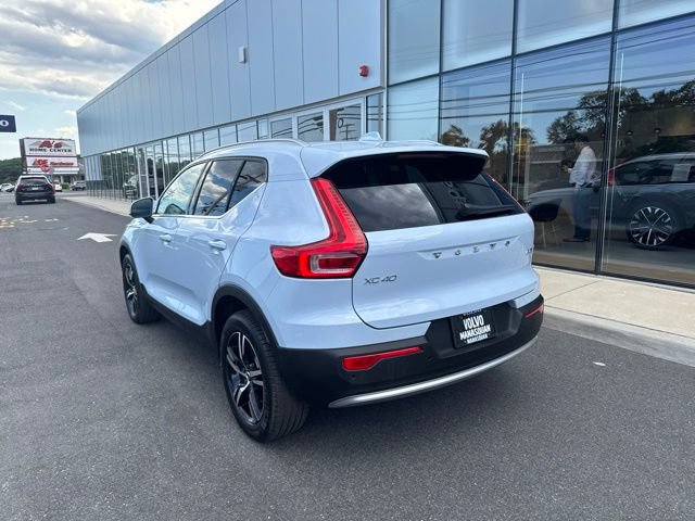 Certified 2025 Volvo XC40 B5 Core AWD/4WD image 3