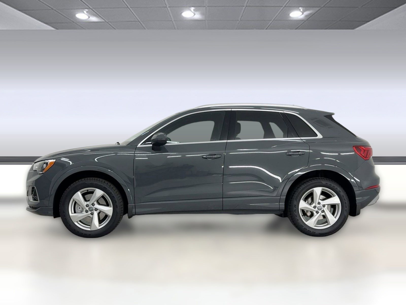 Used 2020 Audi Q3 2.0T Premium w/ Convenience Package image 2