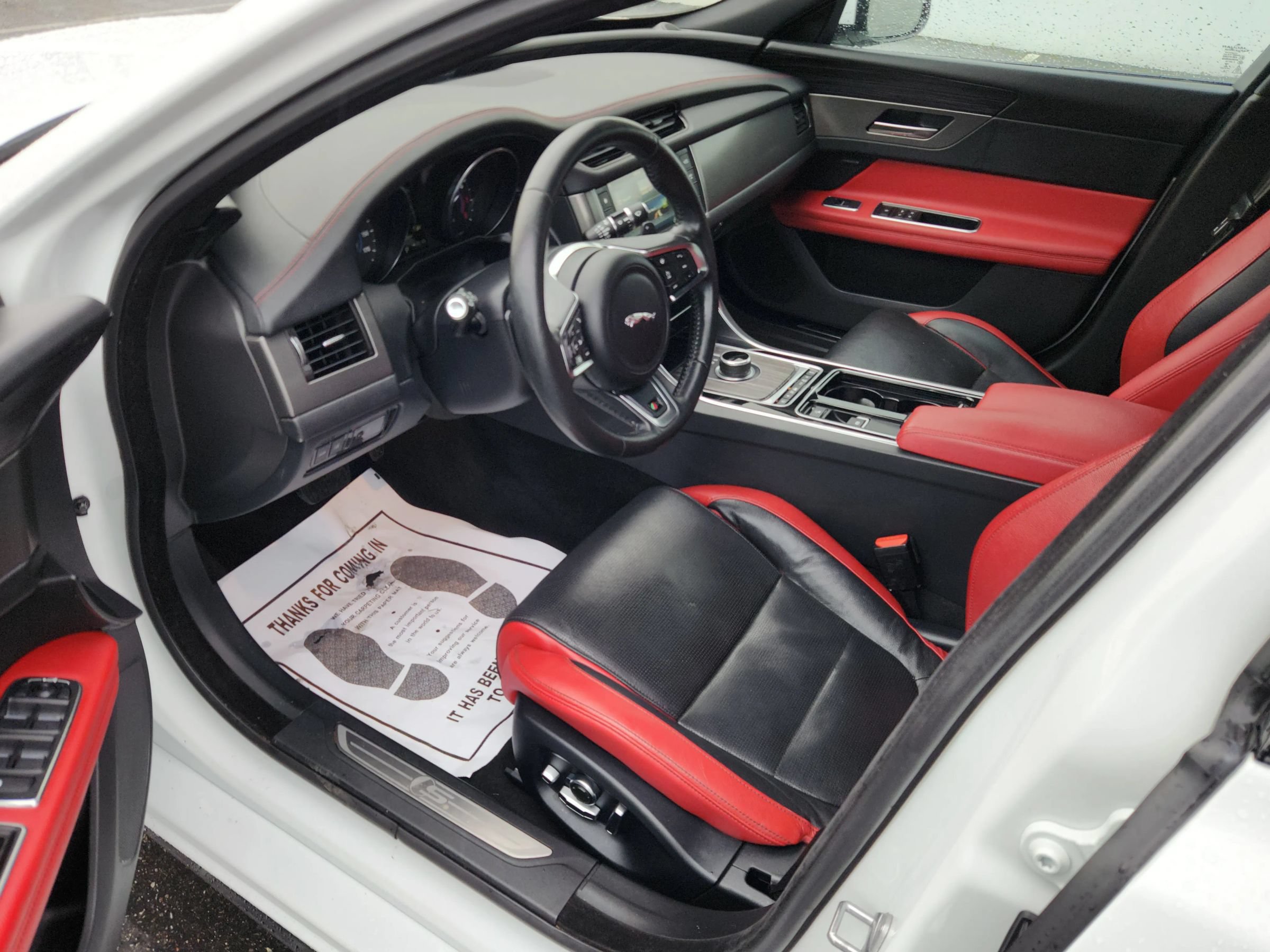 Used 2017 Jaguar XF S RWD image 7