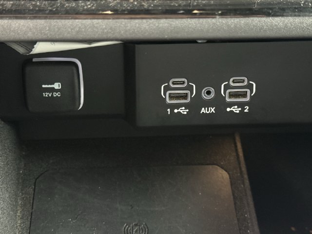 Used 2024 Jeep Wagoneer L Series II RWD image 23