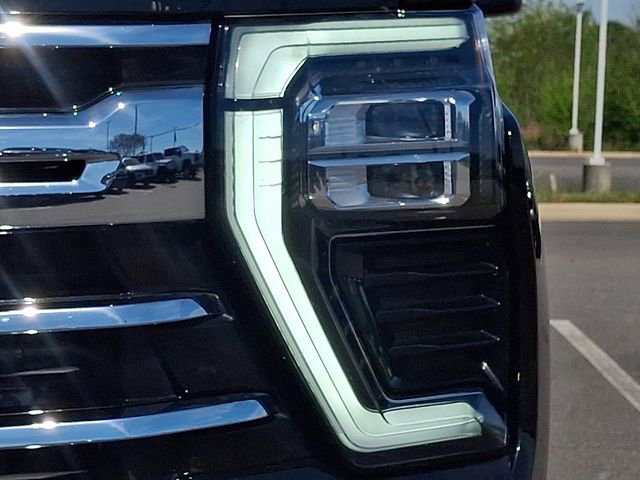 Used 2025 Chevrolet Silverado 3500 LTZ w/ LTZ Premium Package AWD/4WD image 9