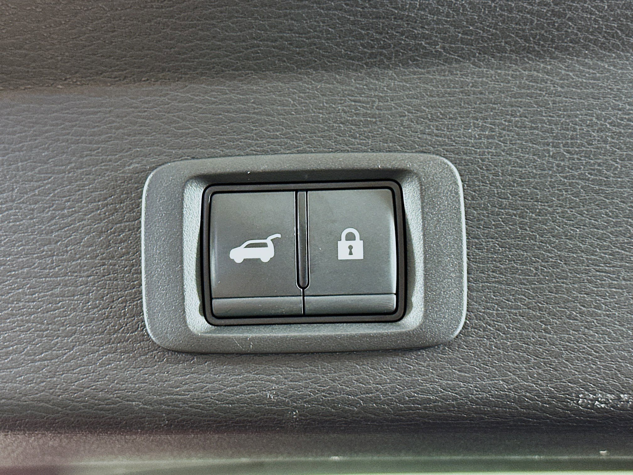 Used 2025 Mitsubishi Outlander SE image 32