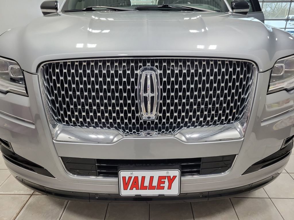 Used 2022 Lincoln Navigator Reserve image 11