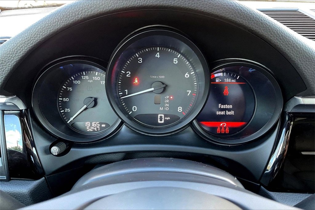 Used 2022 Porsche Macan Base image 13