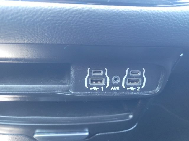 Used 2023 Chrysler Pacifica Touring FWD image 40