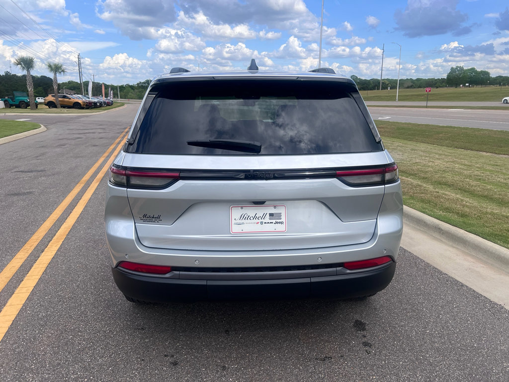 New 2026 Jeep Grand Cherokee Altitude RWD image 4
