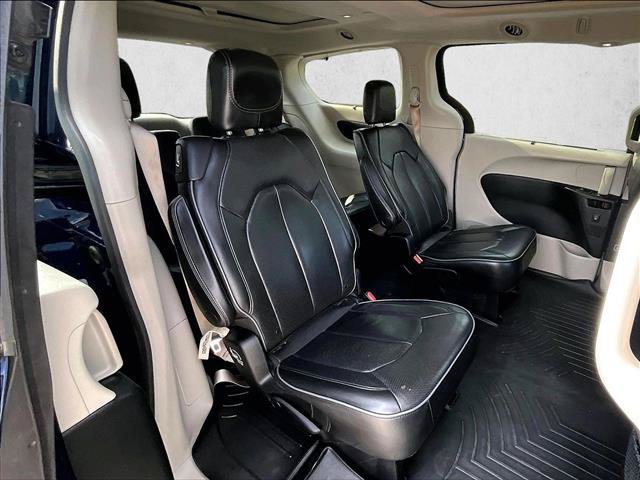 Used 2018 Chrysler Pacifica Limited w/ Advanced Safetytec Group FWD image 26