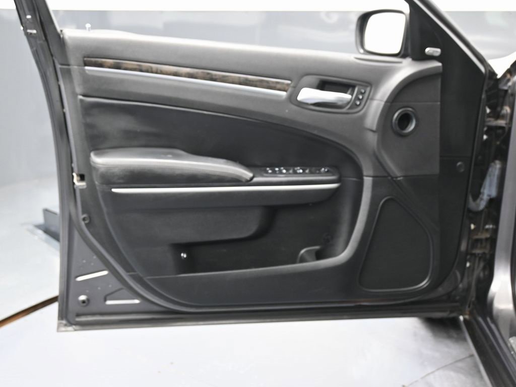 Used 2019 Chrysler 300 Limited image 39