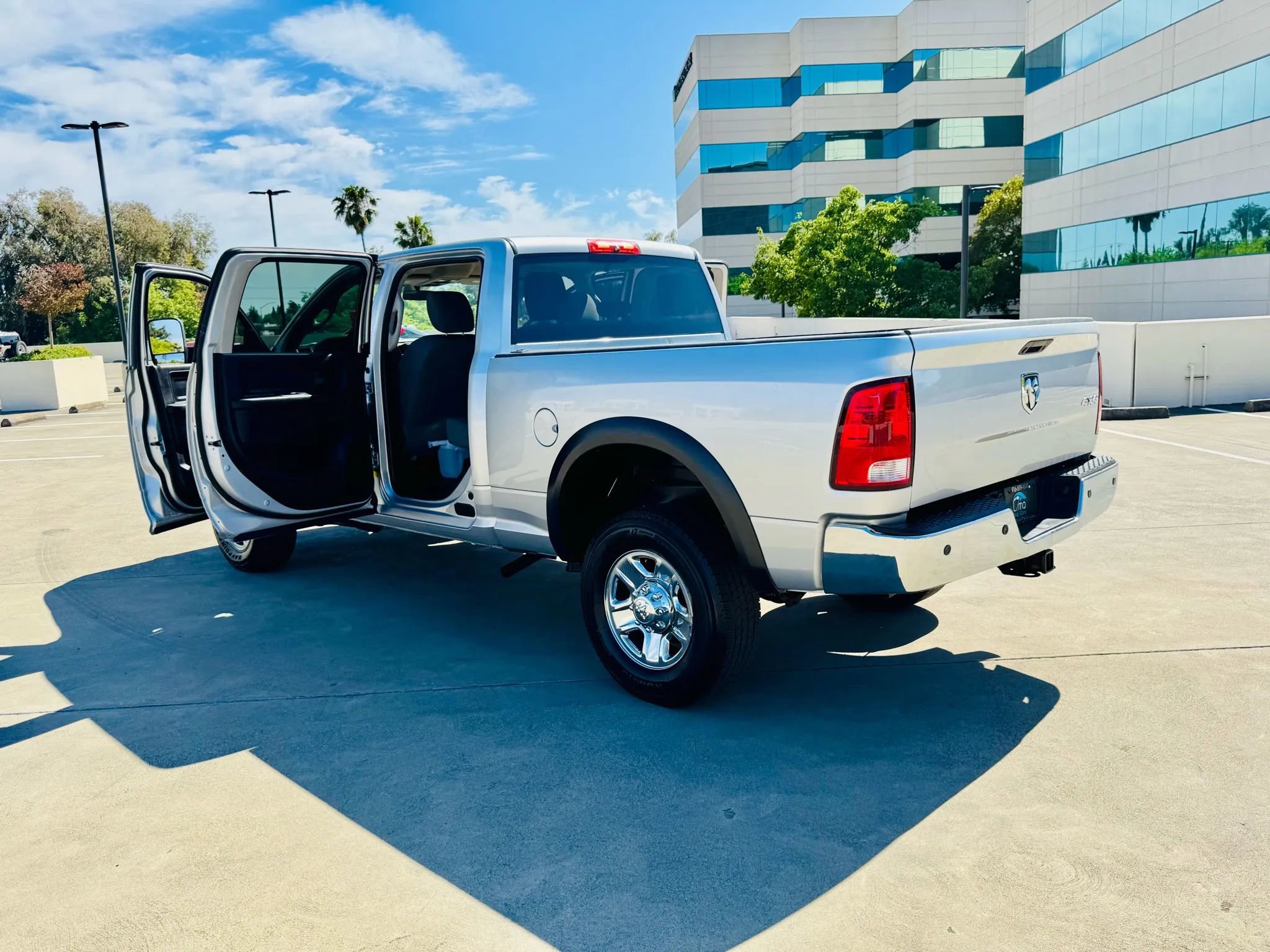 Used 2018 RAM 2500 Tradesman w/ Chrome Appearance Group AWD/4WD image 39