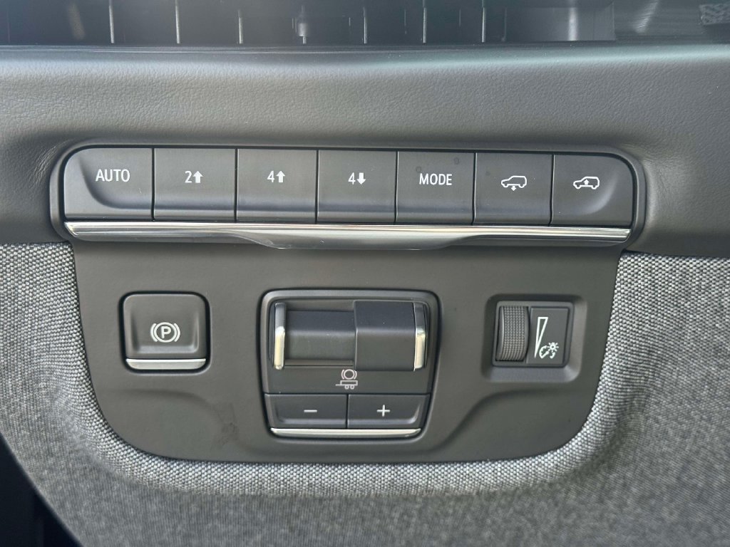 Used 2025 Cadillac Escalade Sport Platinum w/ LPO, Floor Liner Package AWD/4WD image 21