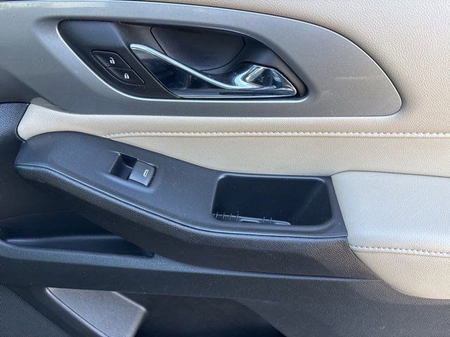 Used 2022 Chevrolet Traverse LS image 41