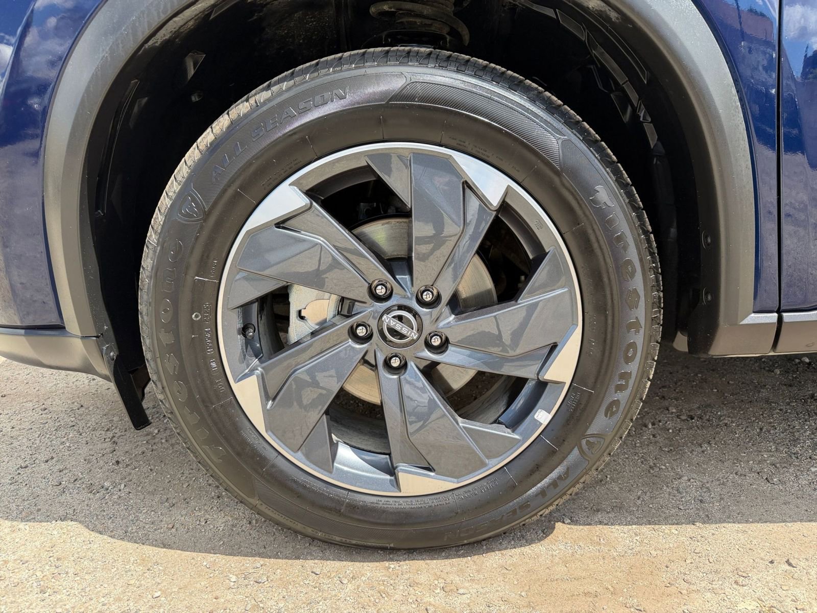 Used 2025 Nissan Rogue SV FWD image 32