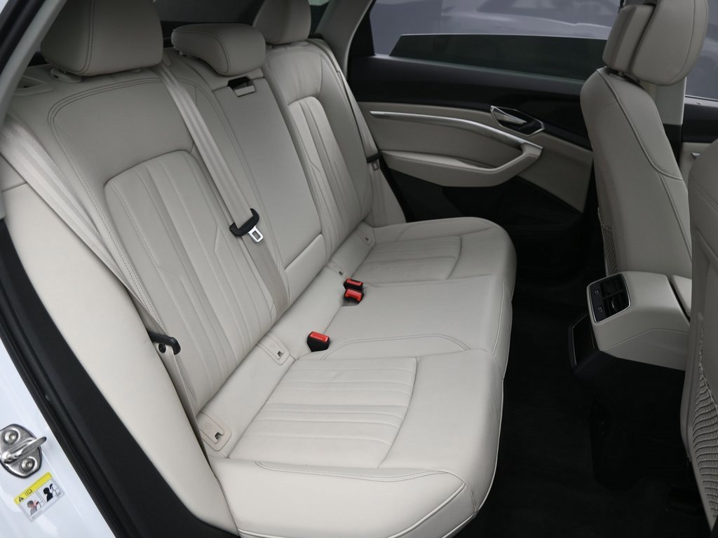 Used 2024 Audi Q8 e-tron Premium image 36