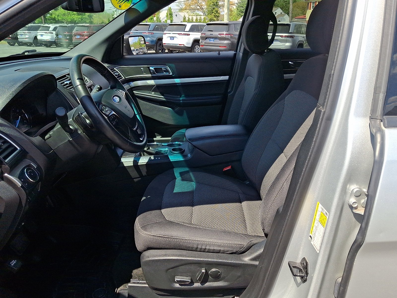 Used 2017 Ford Explorer XLT w/ Equipment Group 201A image 14
