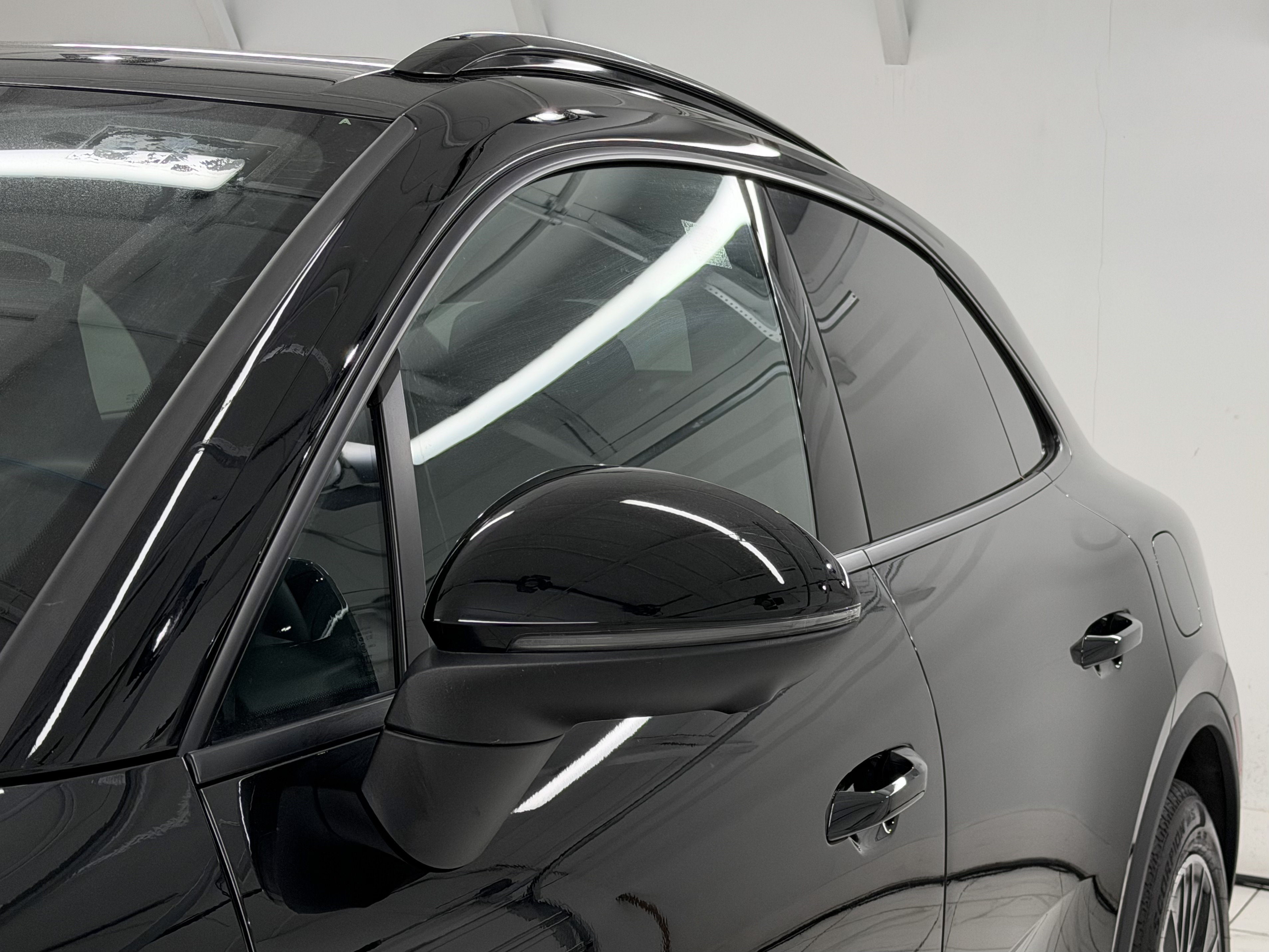 Certified 2025 Porsche Macan Electric RWD image 19
