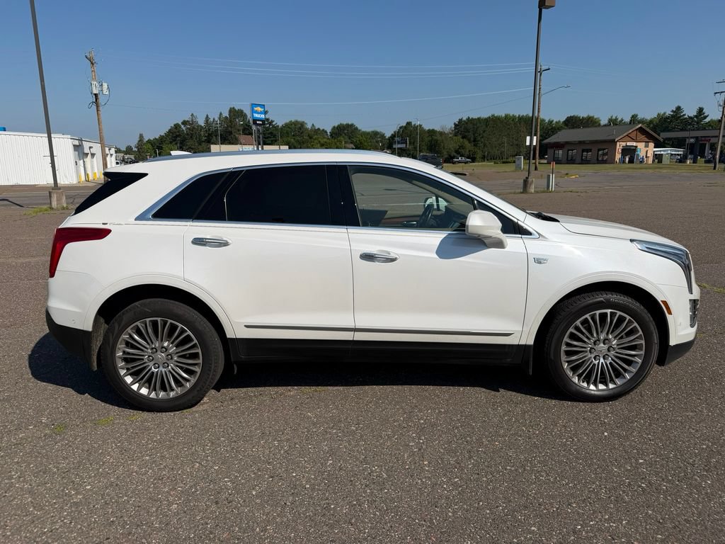 Used 2017 Cadillac XT5 Platinum w/ Driver Assist Package AWD/4WD image 2