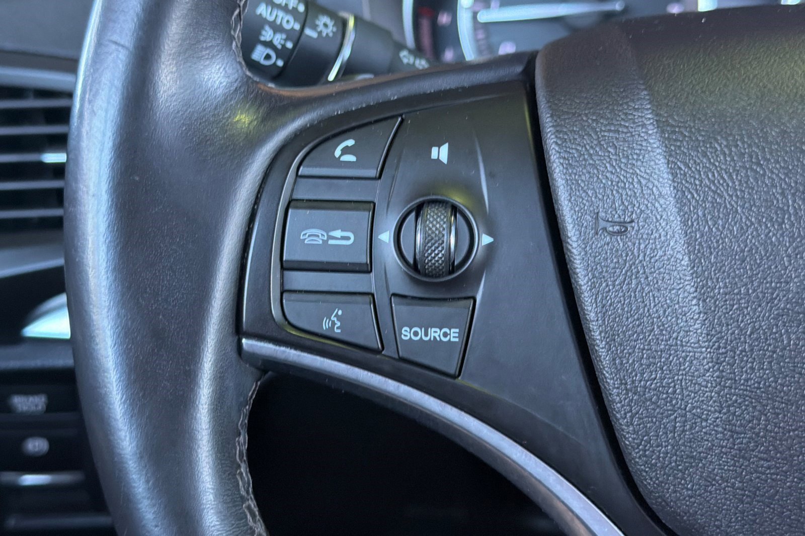 Used 2018 Acura MDX SH-AWD w/ Technology Package image 29