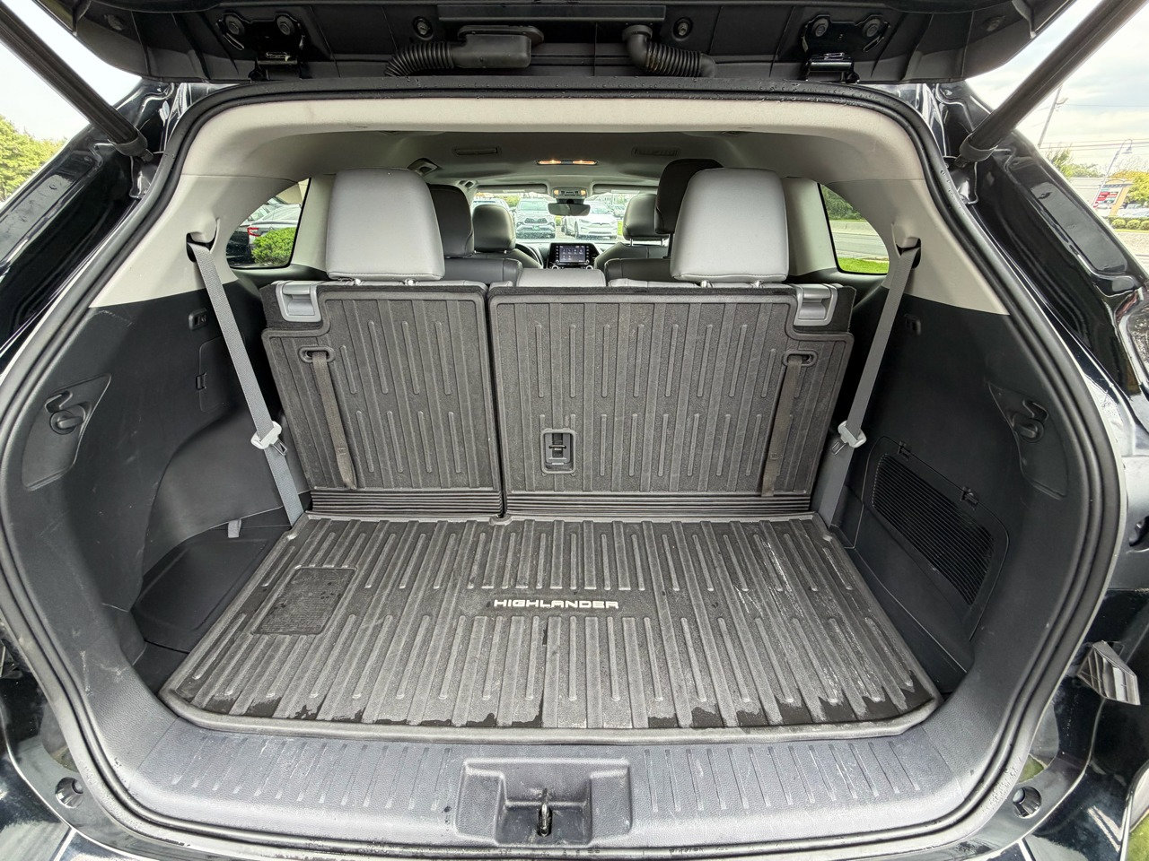 Used 2021 Toyota Highlander XLE image 34