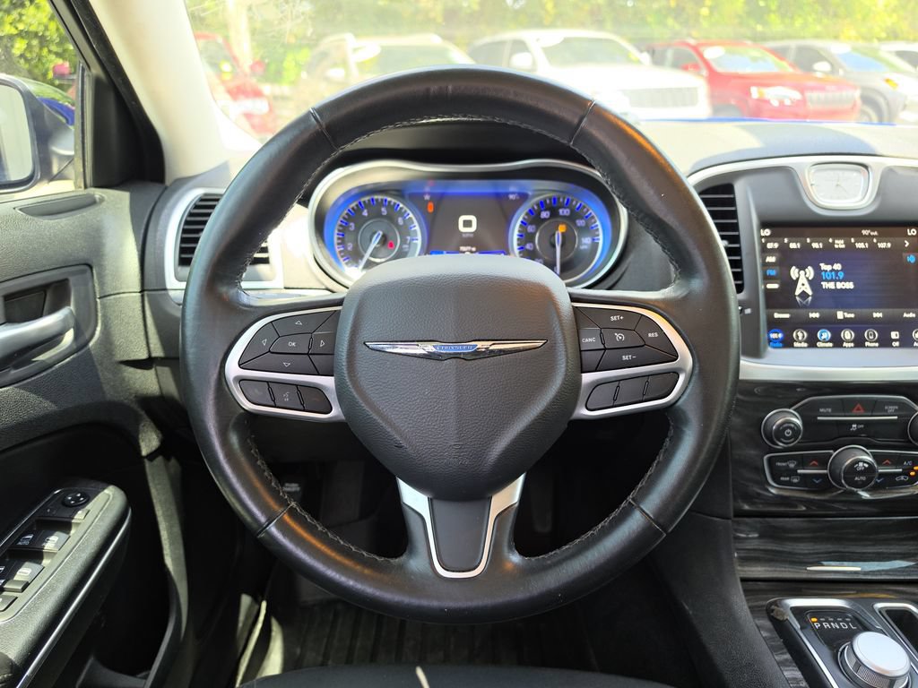 Certified 2019 Chrysler 300 Touring w/ Chrome Appearance Package RWD image 12